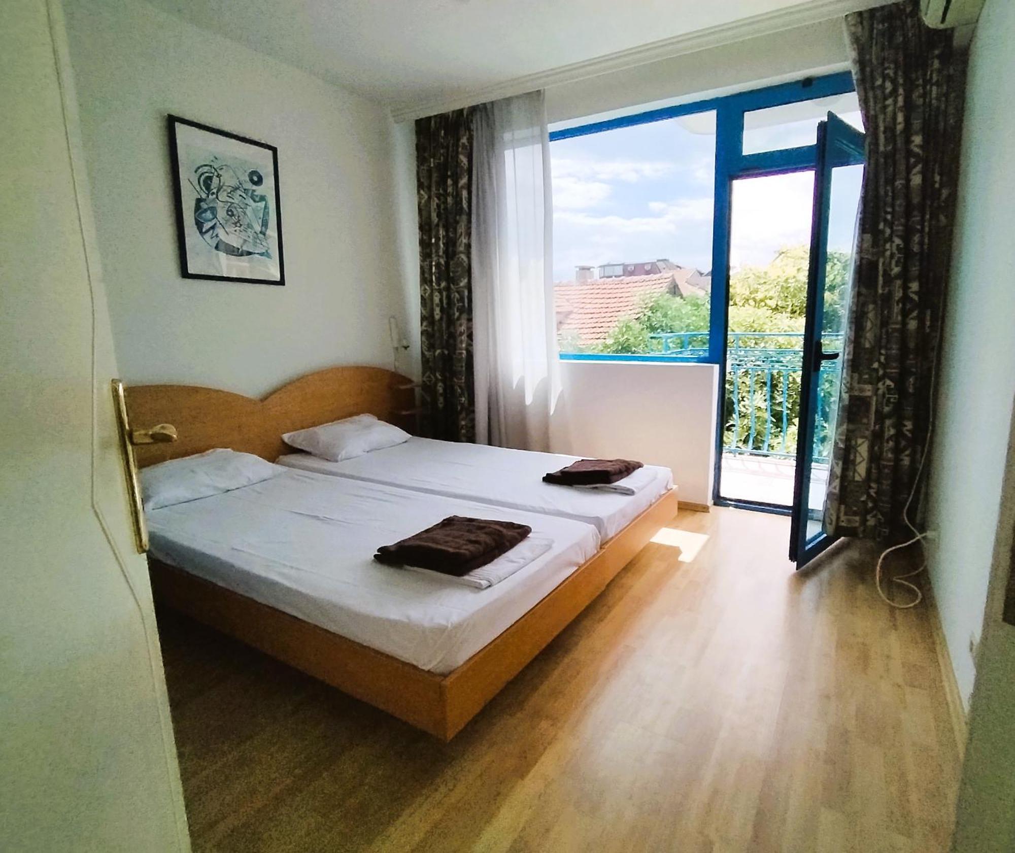 Lira Sto Apartments Pomorie Exterior foto