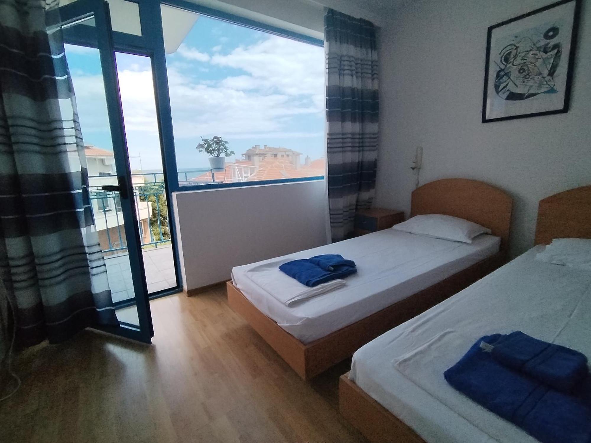 Lira Sto Apartments Pomorie Exterior foto