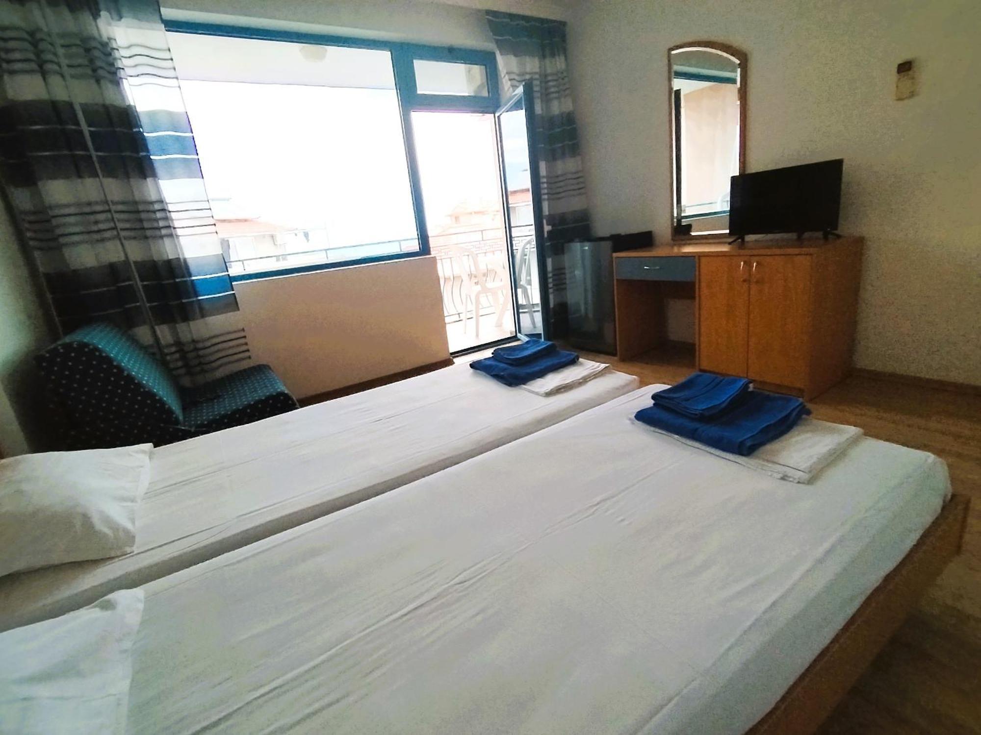 Lira Sto Apartments Pomorie Exterior foto