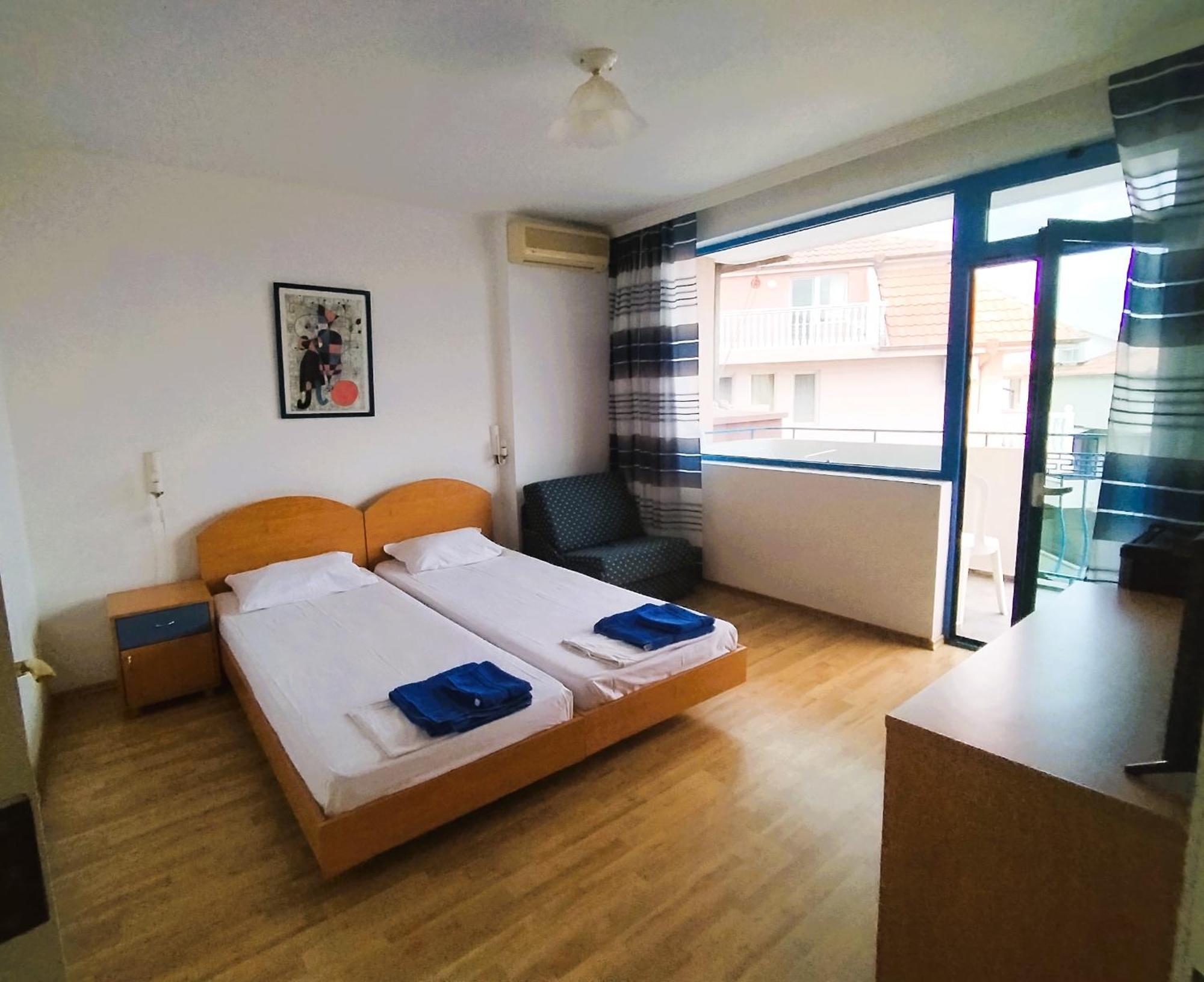 Lira Sto Apartments Pomorie Exterior foto