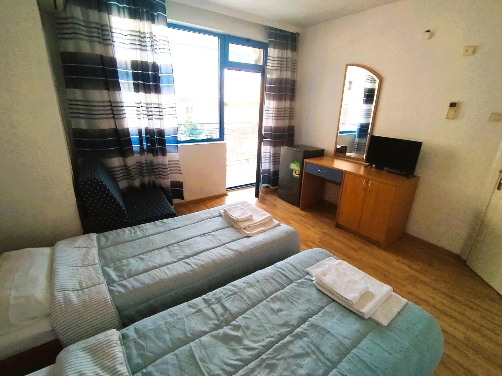 Lira Sto Apartments Pomorie Exterior foto